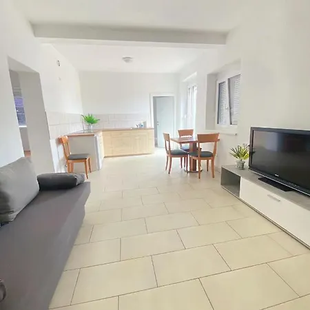 アパート Graz Ferienwohnung グラーツ